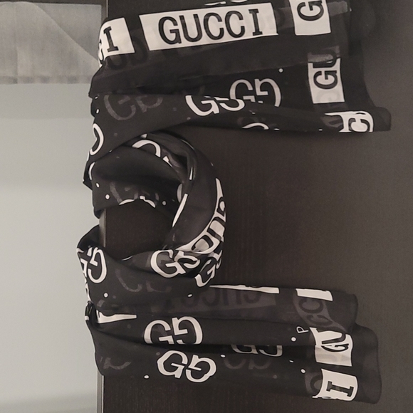 COPY - Gucci Scarf - Picture 3 of 7